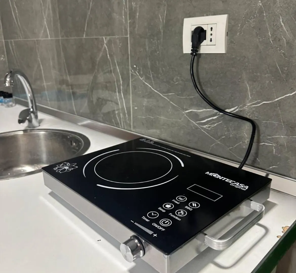 Bllok: Central Cozy Stay, 24/7 Self Check-In Tirana 0*,  Albania