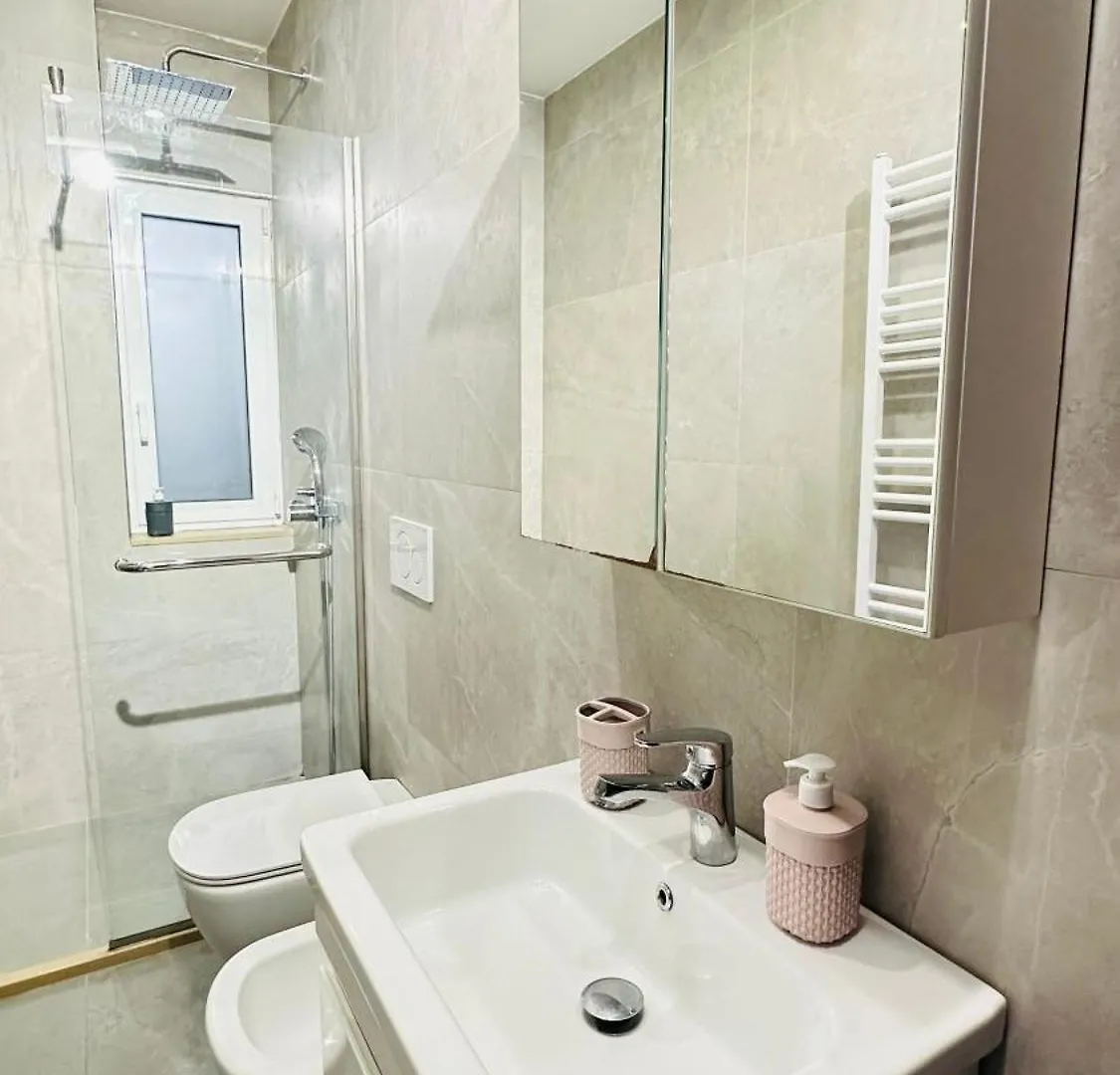 Apartment Bllok: Central Cozy Stay, 24/7 Self Check-In Tirana