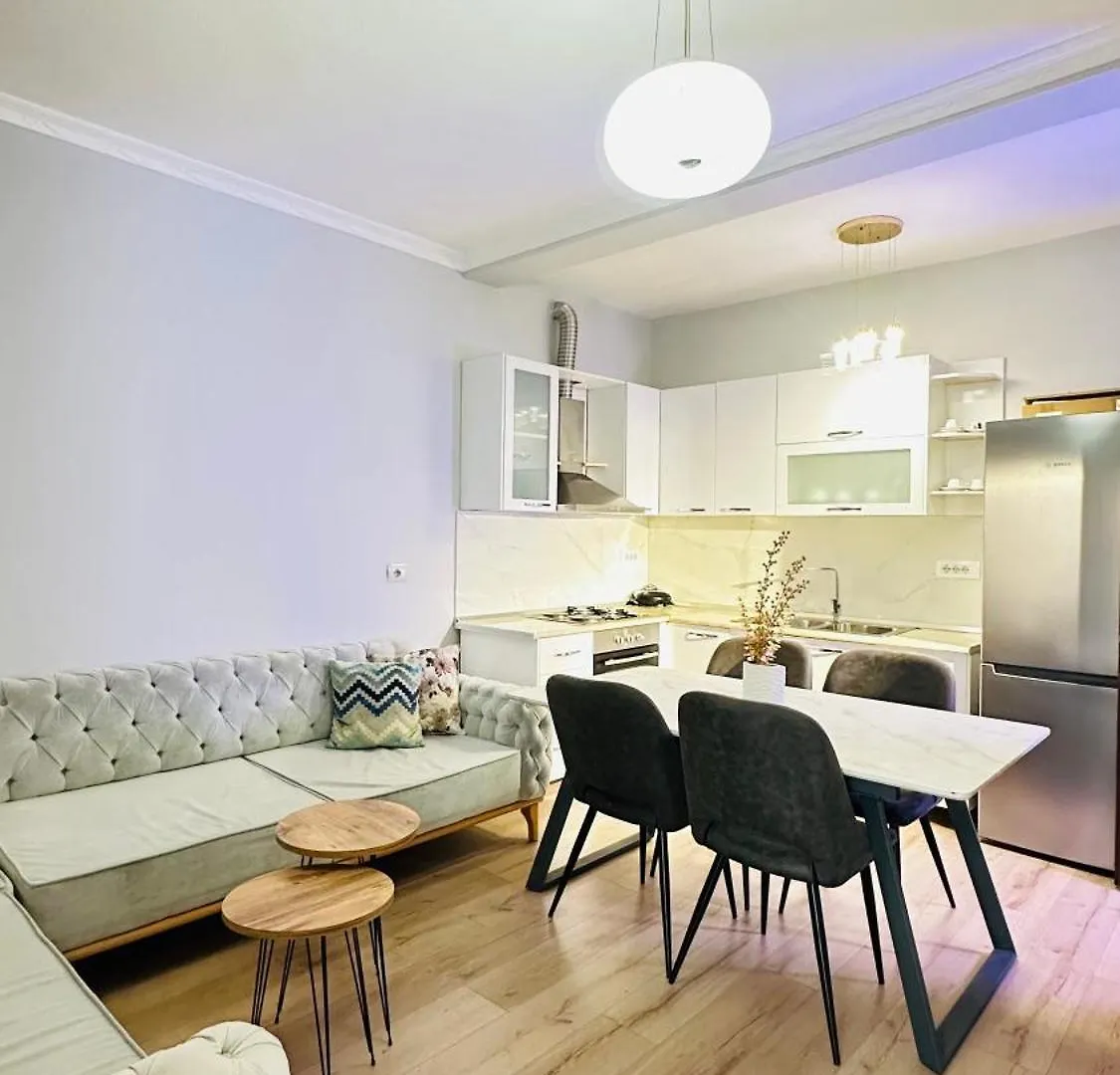 Bllok: Central Cozy Stay, 24/7 Self Check-In Tirana