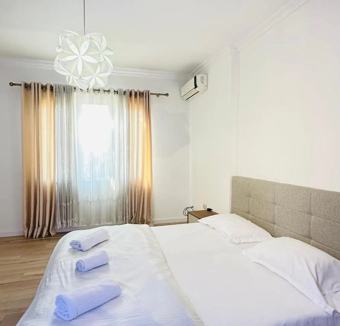 Bllok: Central Cozy Stay, 24/7 Self Check-In Tirana Apartment
