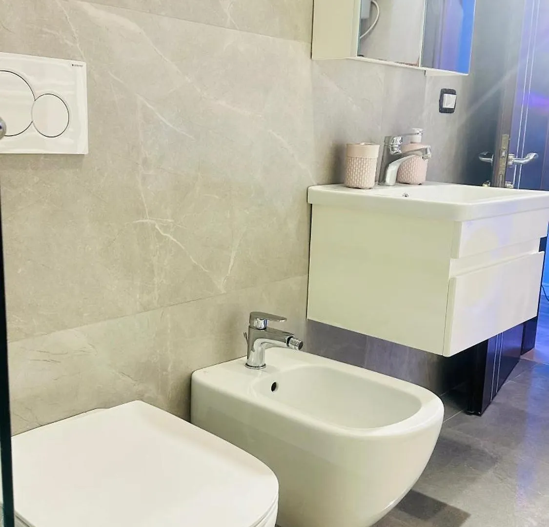 Bllok: Central Cozy Stay, 24/7 Self Check-In Tirana Apartment