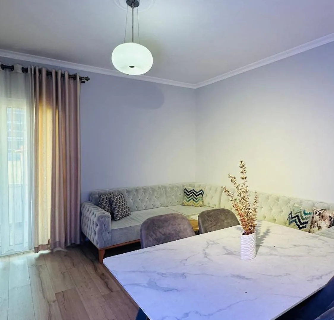 Bllok: Central Cozy Stay, 24/7 Self Check-In Tirana 0*,